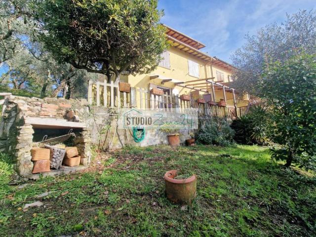 Villa in vendita a Camaiore LU