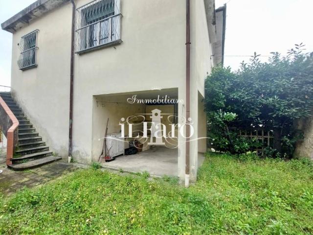 Villa in vendita a Camaiore LU