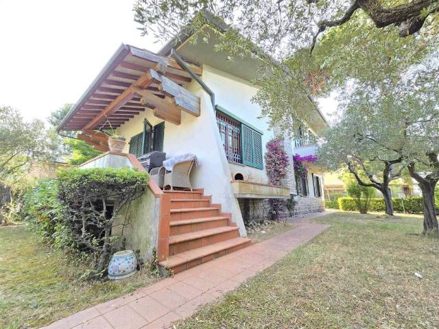 Villa in vendita a Camaiore LU