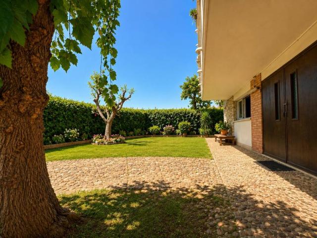 Villa in vendita a Camaiore LU