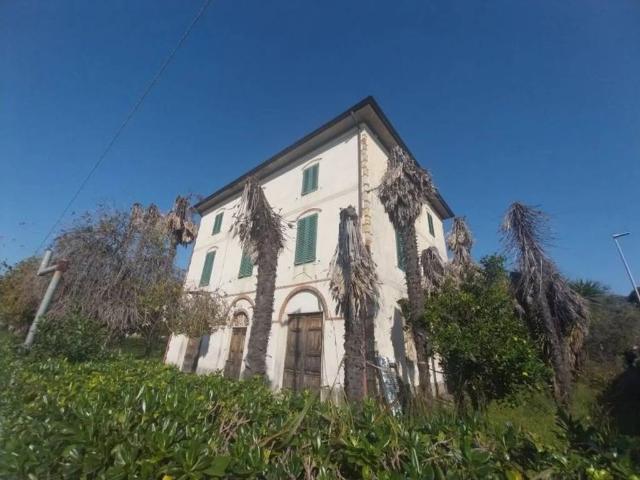 Villa in vendita a Camaiore LU