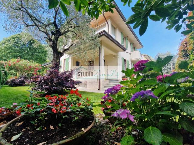 Villa in vendita a Camaiore LU
