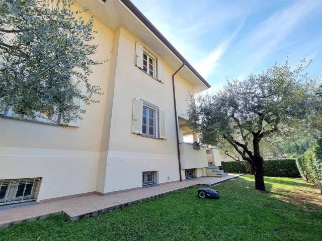 Villa in vendita a Camaiore LU
