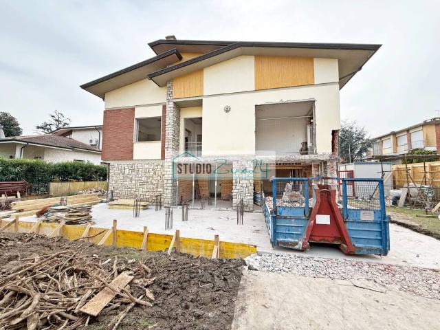 Villa in vendita a Camaiore LU
