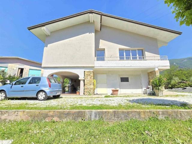 Villa in vendita a Camaiore LU