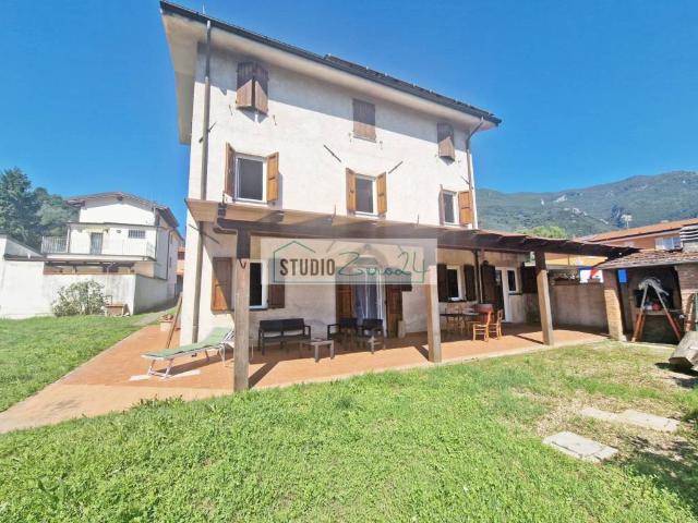 Villa in vendita a Camaiore LU