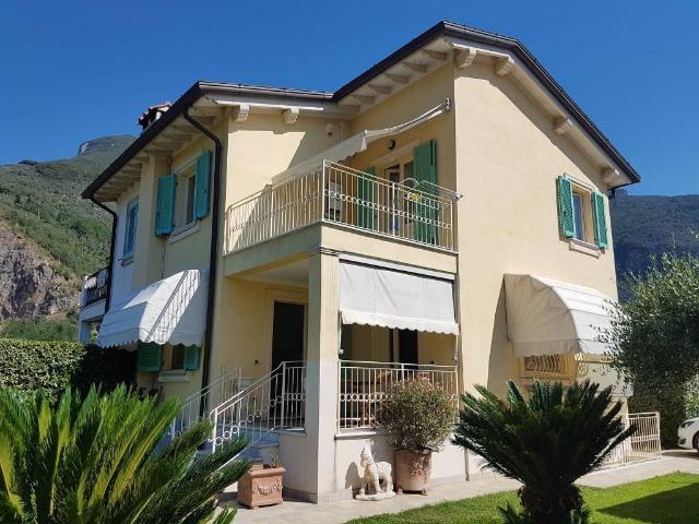 Villa in vendita a Camaiore LU