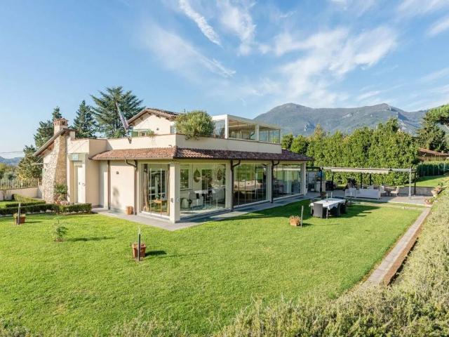 Villa in vendita a Camaiore LU