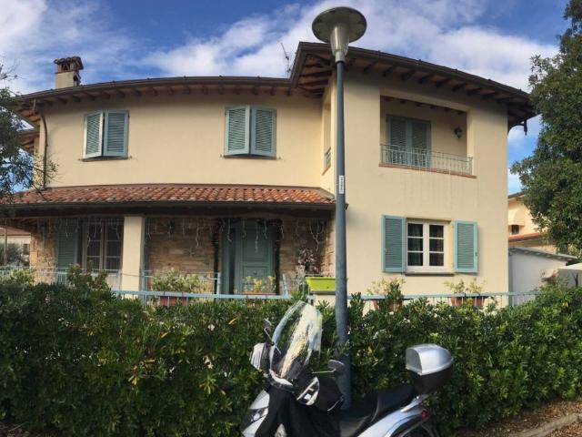 Villa in vendita a Camaiore LU