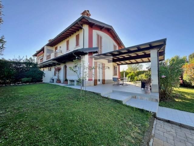 Villa in vendita a Camaiore LU