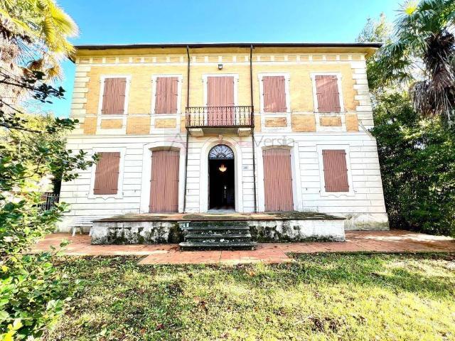 Villa in vendita a Camaiore LU