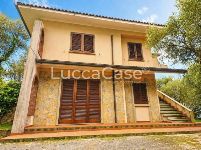 Villa in vendita a Camaiore LU
