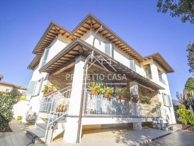 Villa in vendita a Camaiore LU