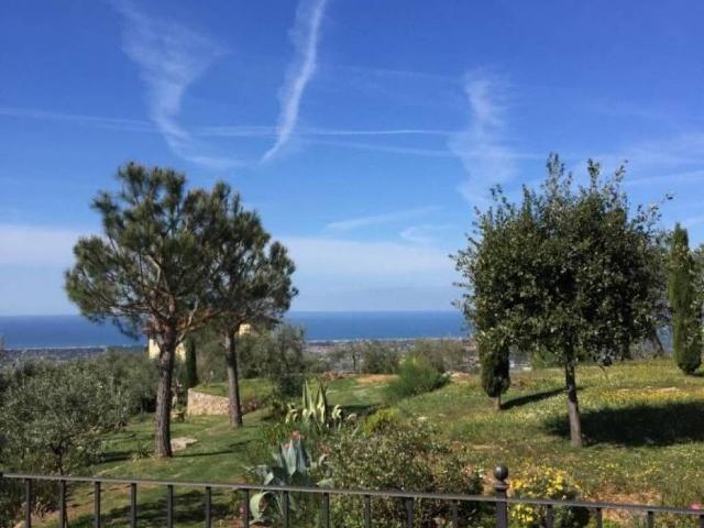 Villa in vendita a Camaiore LU