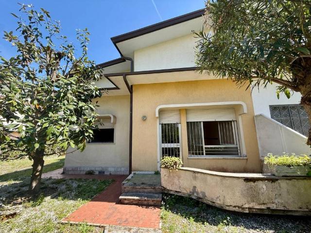 Villa in vendita a Camaiore LU