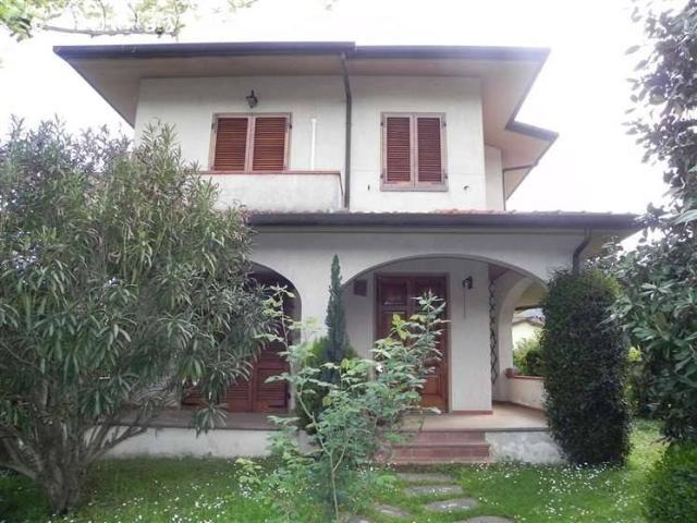 Villa in vendita a Camaiore LU