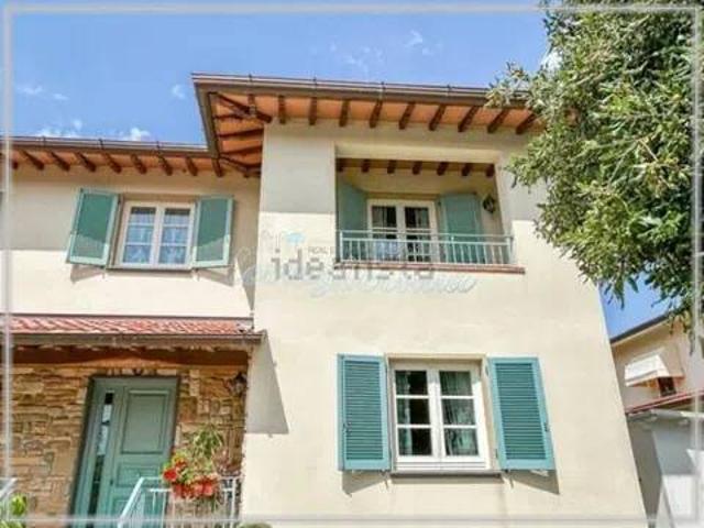 Villa in vendita a Camaiore LU