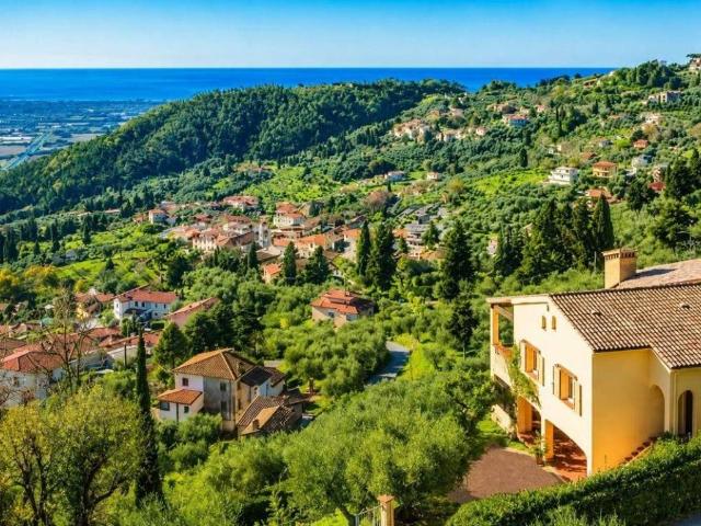 Villa in vendita a Camaiore LU