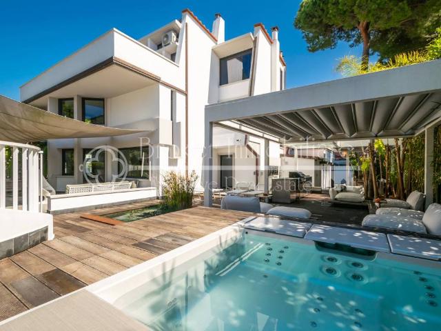 Villa in vendita a Camaiore LU