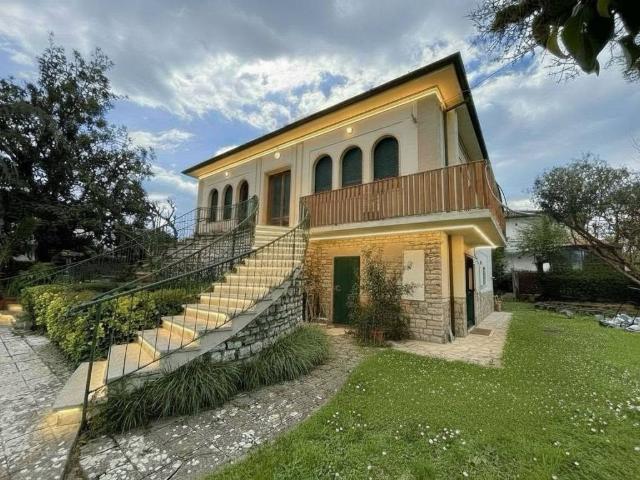 Villa in vendita a Camaiore LU