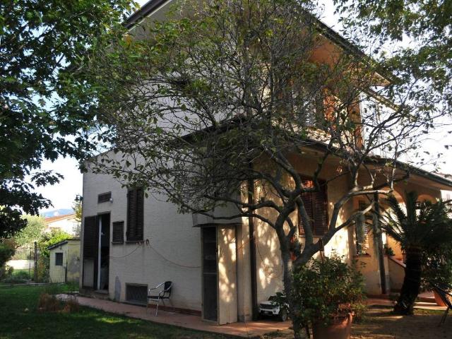 Villa in vendita a Camaiore LU