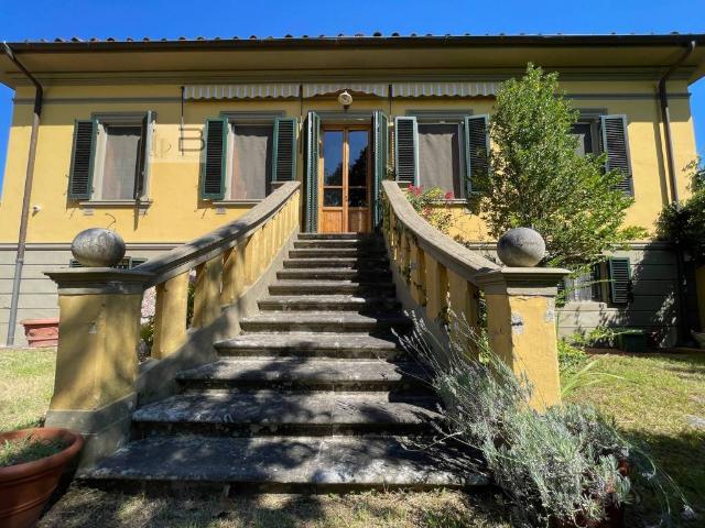 Villa in vendita a Camaiore LU