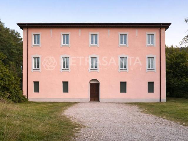 Villa in vendita a Camaiore LU