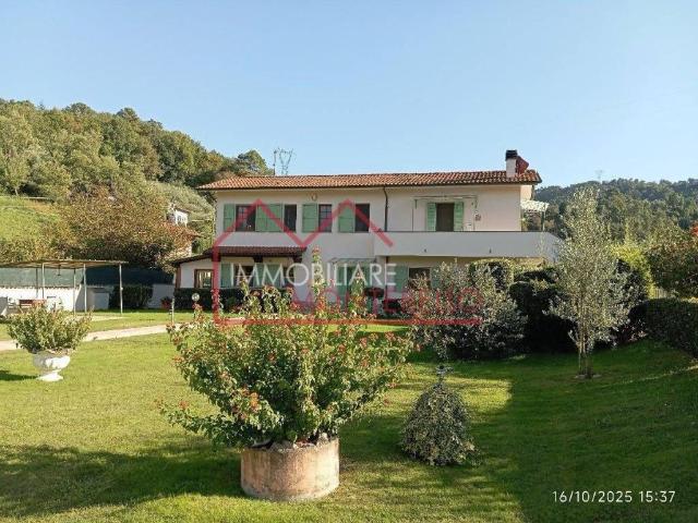 Villa in vendita a Camaiore LU