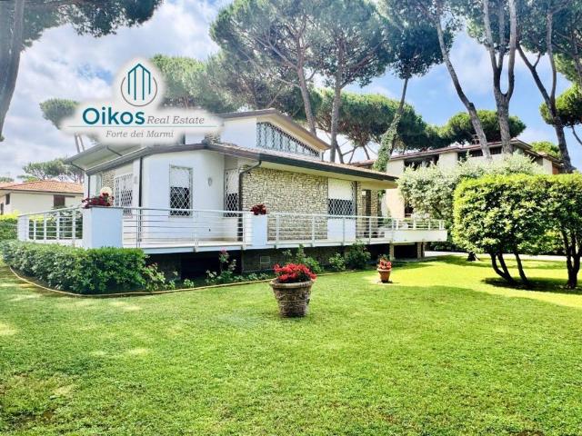 Villa in vendita a Camaiore LU
