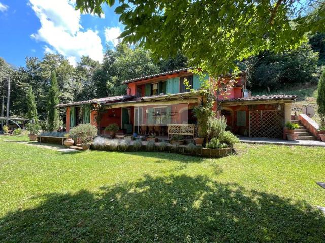 Villa in vendita a Camaiore LU