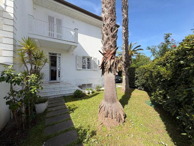 Villa in vendita a Camaiore LU