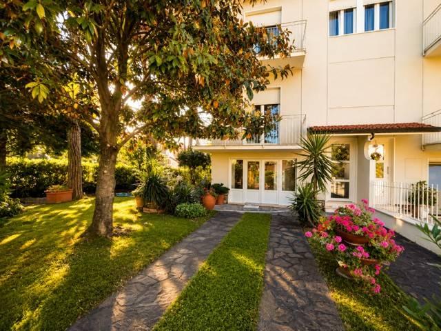 Villa in vendita a Camaiore LU