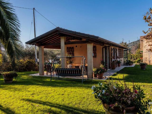 Villa in vendita a Camaiore LU