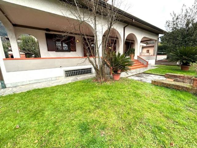 Villa in vendita a Camaiore LU