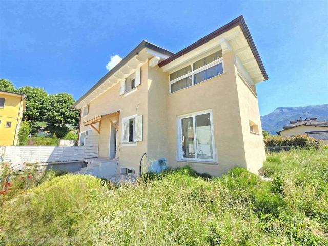 Villa in vendita a Camaiore LU