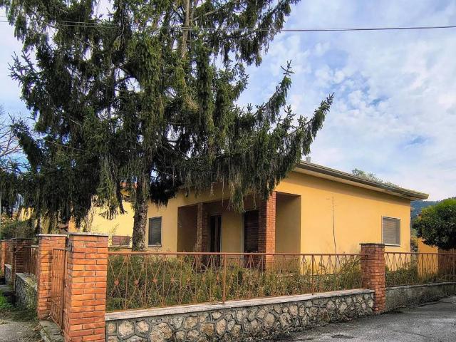 Villa in vendita a Camaiore LU