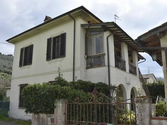 Villa in vendita a Camaiore LU