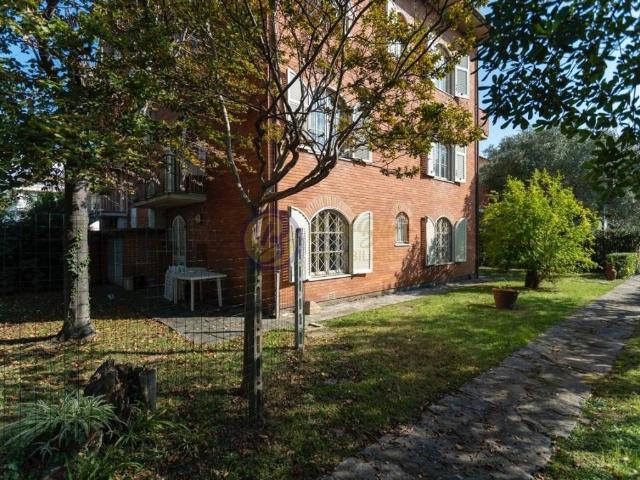Villa in vendita a Camaiore LU