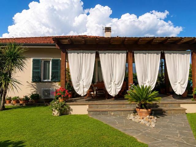 Villa in vendita a Camaiore LU