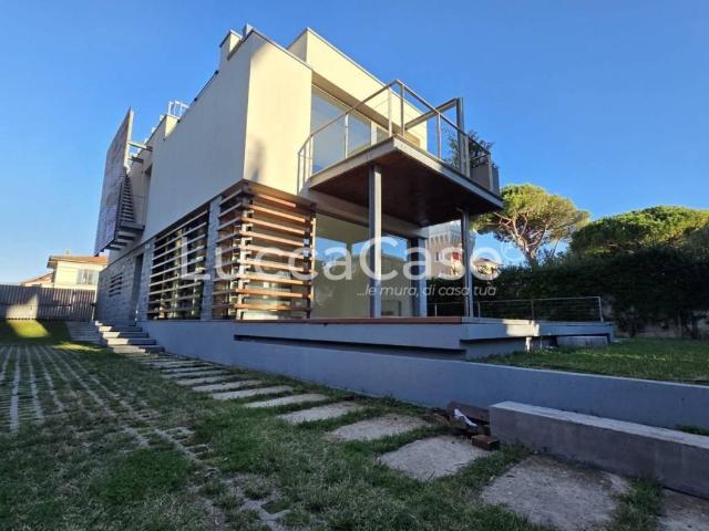 Villa in vendita a Camaiore LU