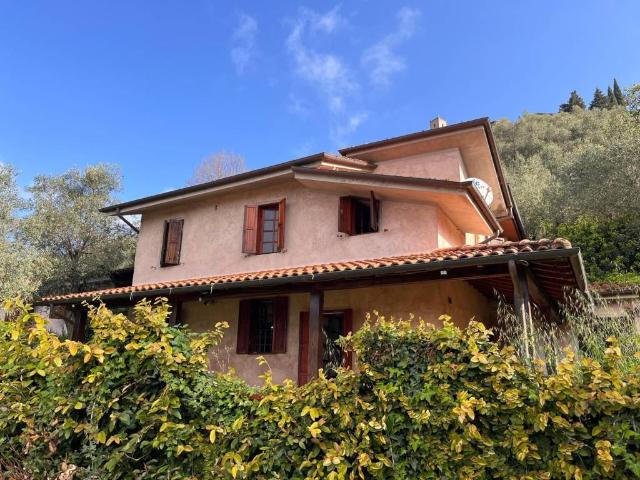 Villa in vendita a Camaiore LU
