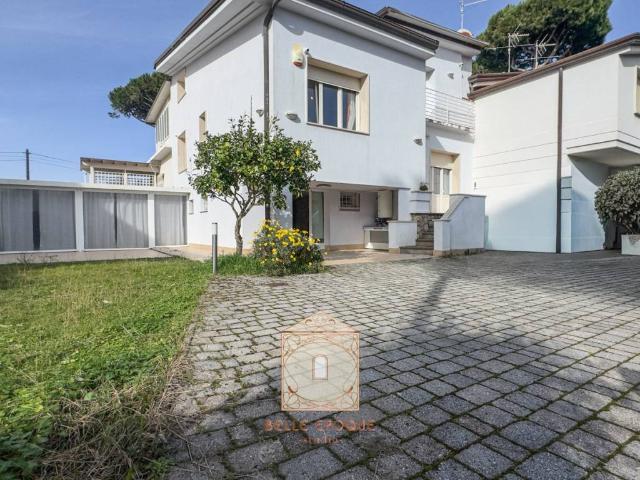 Villa in vendita a Camaiore LU