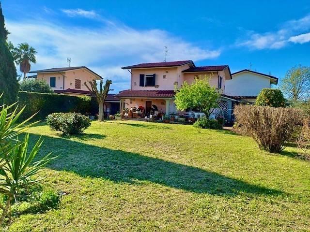 Villa in vendita a Camaiore LU