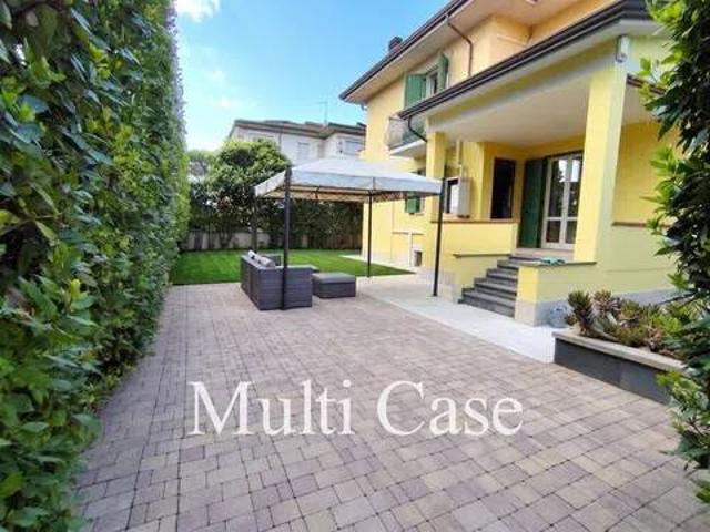 Villa in vendita a Camaiore LU