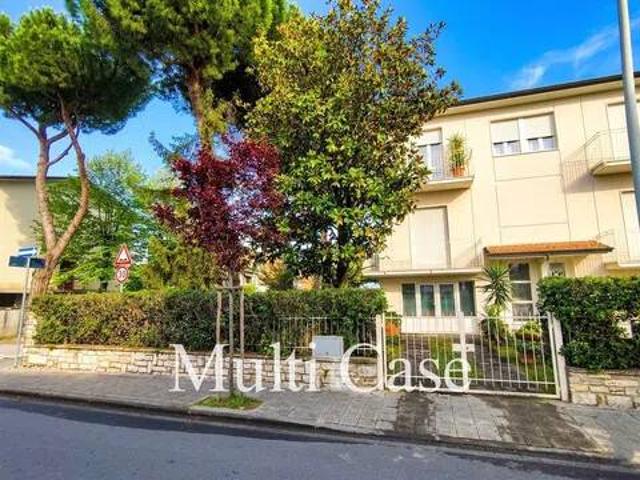 Villa in vendita a Camaiore LU