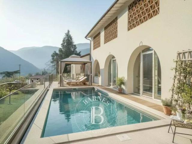 Villa in vendita a Camaiore LU