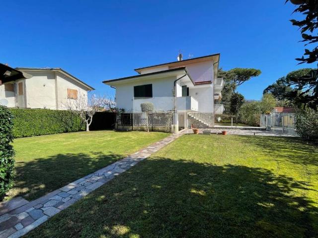 Villa in vendita a Camaiore LU