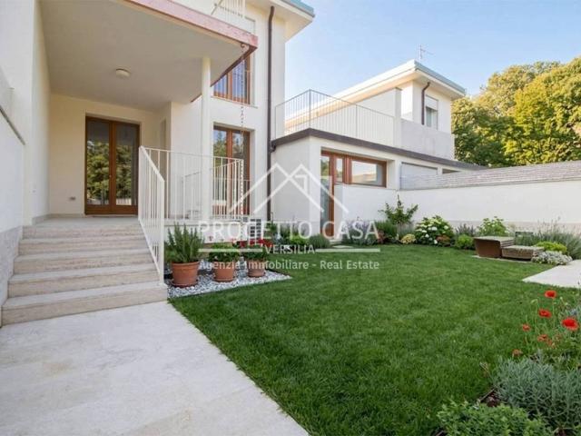 Villa in vendita a Camaiore LU
