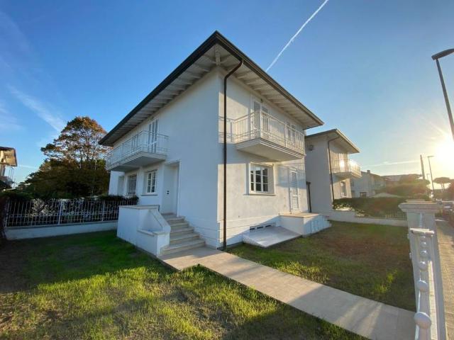 Villa in vendita a Camaiore LU
