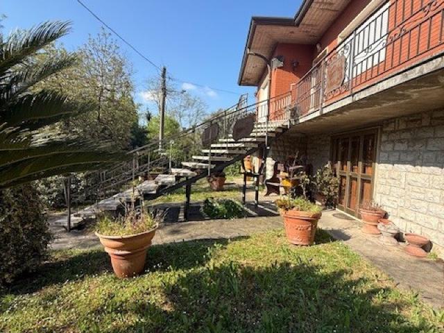 VILLA in VENDITA a CAMAIORE Sterpi di 10 vani